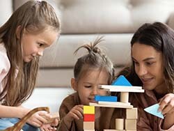2. I materiali Montessori: la loro funzione e il rapporto con il lavoro, il gioco e la vita sociale del bambino